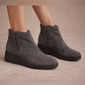 Lucky Brand Karmeya Gray Suede Wedge Ankle Boots 6 Side Zip Comfort Casual